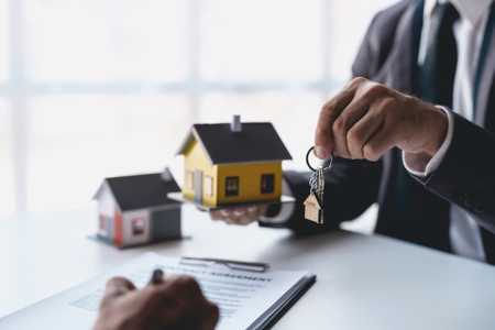 Hypotheek: zak geld om huis te kopen