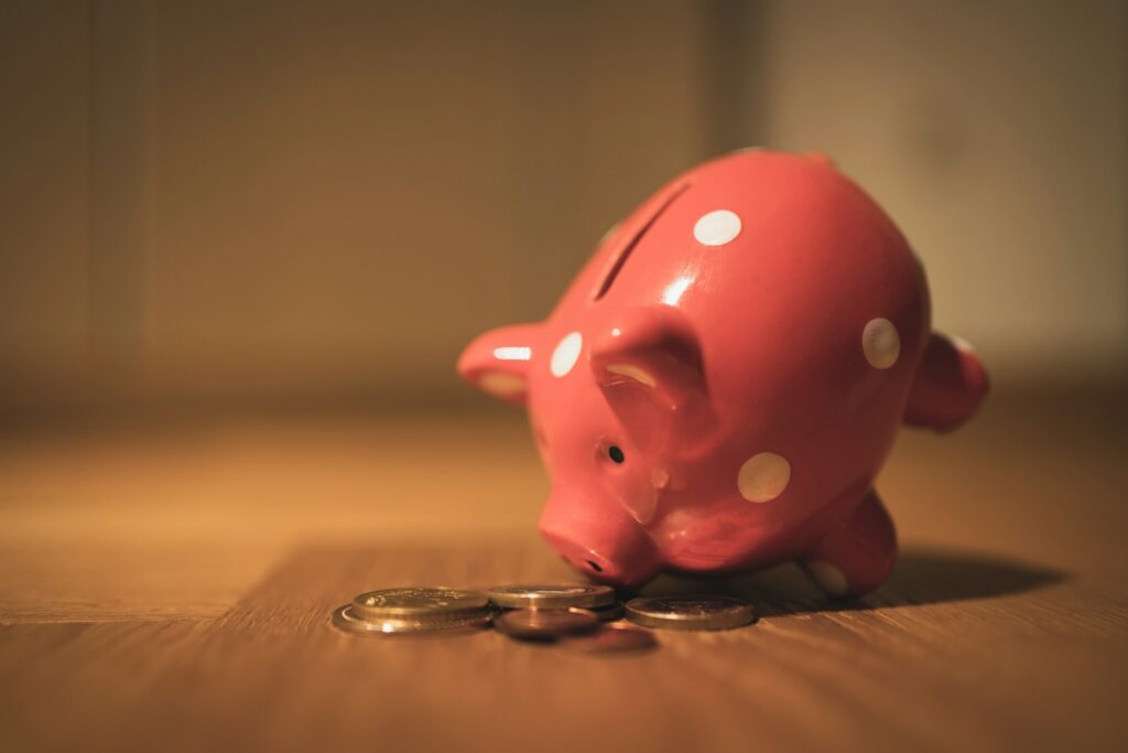 Actuele rentes, inflatie en beleggingsrendementen op een rij. Ontdek met feiten of sparen of beleggen in 2025 de beste keuze is voor jouw geld.
