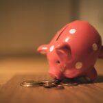 Actuele rentes, inflatie en beleggingsrendementen op een rij. Ontdek met feiten of sparen of beleggen in 2025 de beste keuze is voor jouw geld.