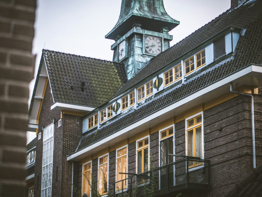 Hypotheekmarkt 2025 herstelt krachtig: wat huizenkopers moeten weten over rente, prijzen en risico’s