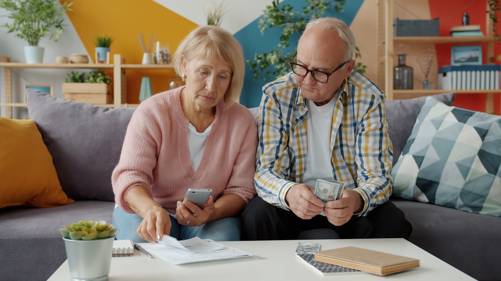 De ECB hield de rente op 2 procent, maar door de oplopende inflatie houden markten rekening met een verhoging op 11 juni. Wat dat betekent voor jouw spaargeld.