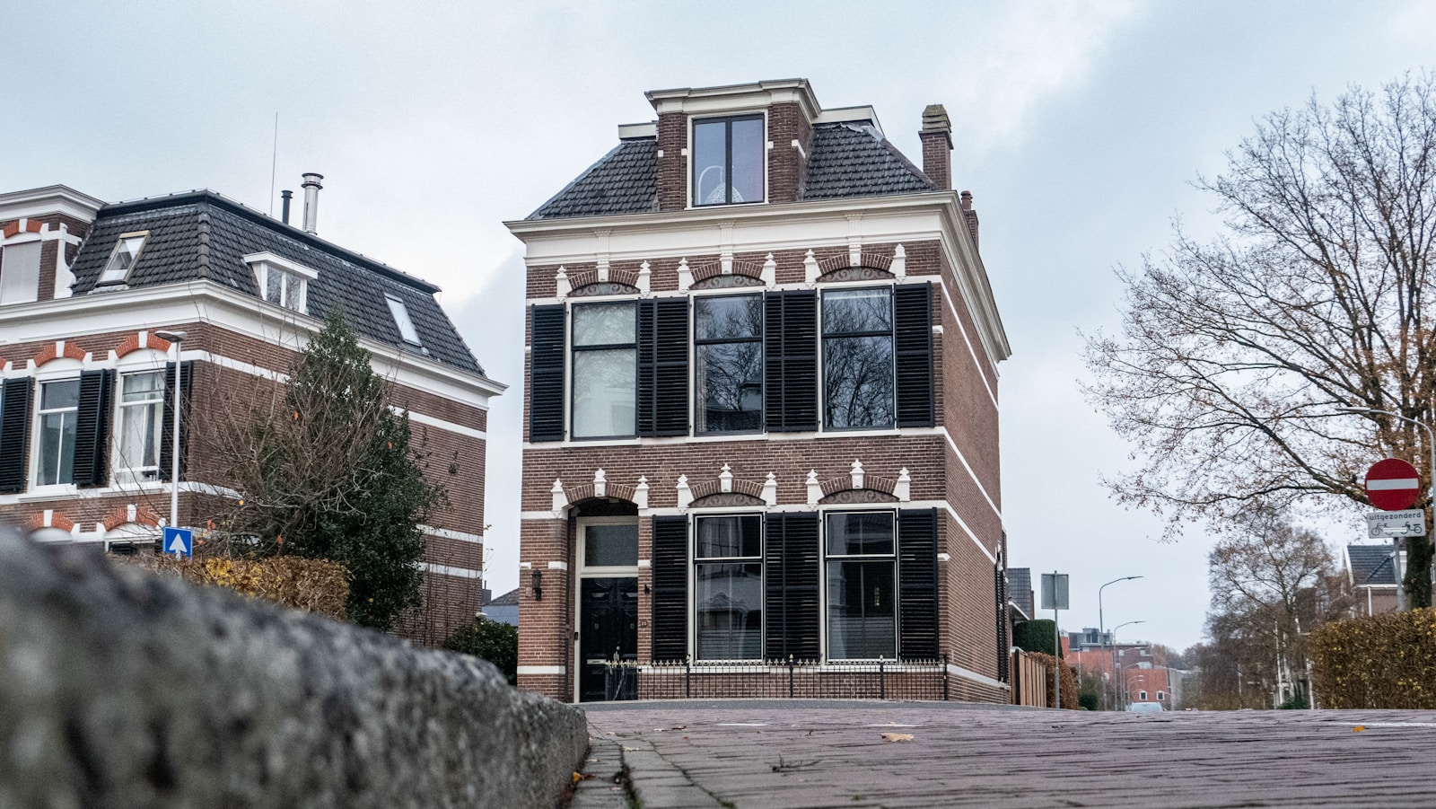 Volgens adviseurs is voorspellen kansloos. Een nuchter kader op basis van je eigen situatie en de rol van het renteaanbod met dalingsclausule.