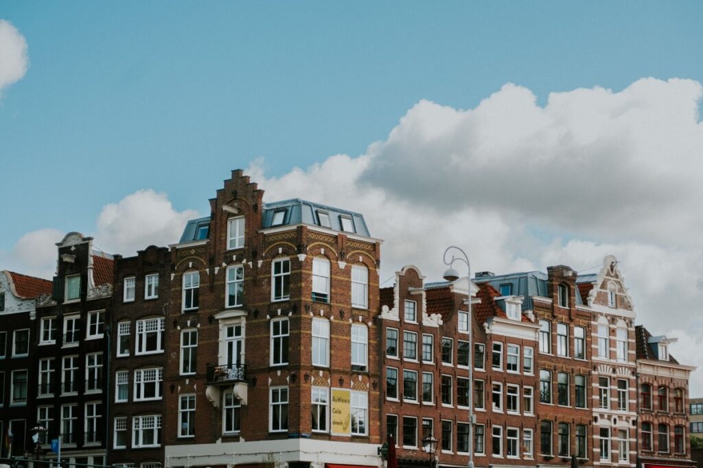 Hoeveel scheelt het als je tien jaar eerder begint met aflossen